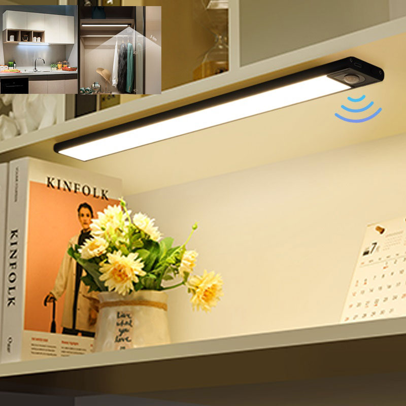 Luminária LED com Sensor de Movimento